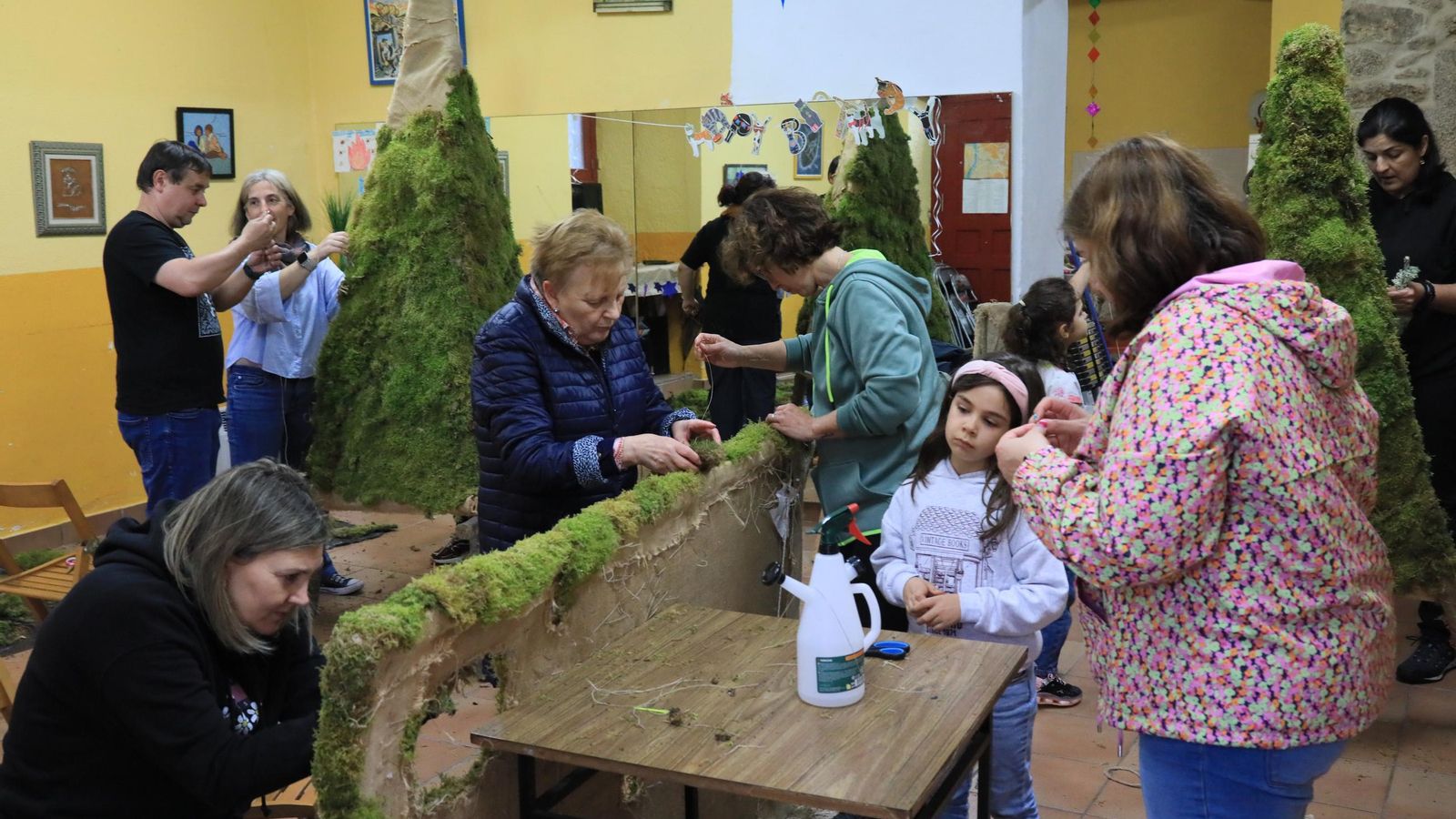 Vecinos de la Asociación Auriense se preparan para los Maios