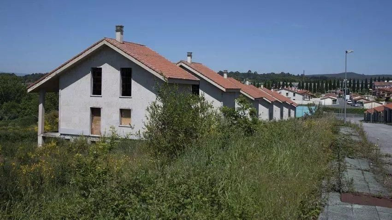 Un adosado sin terminar en la urbanización de Val do Seixo, en A Manchica (A Merca).
