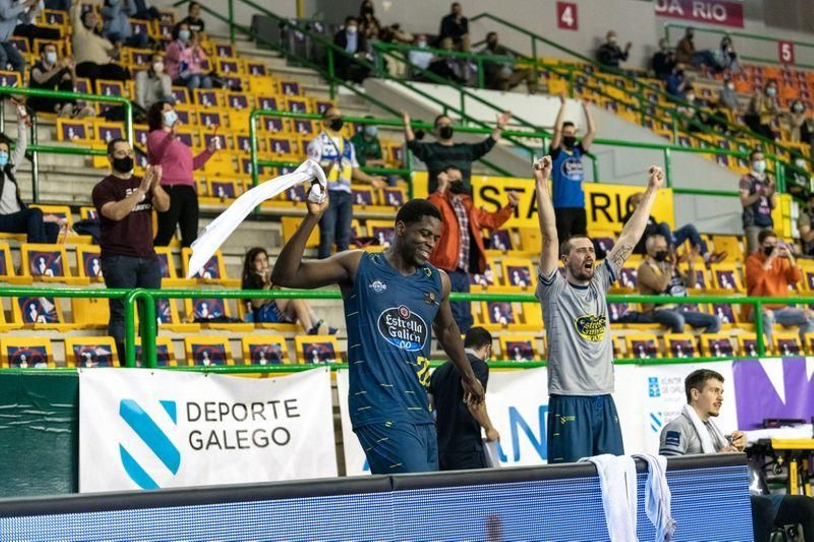 Partido del COB contra el Canoe. (FOTO: ÓSCAR PINAL)