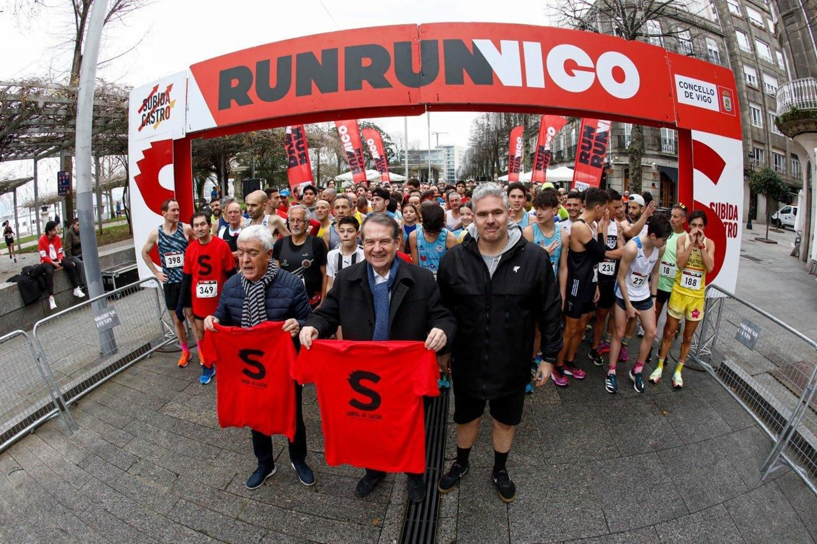 Abel Caballero asistió a la salida de la carrera.