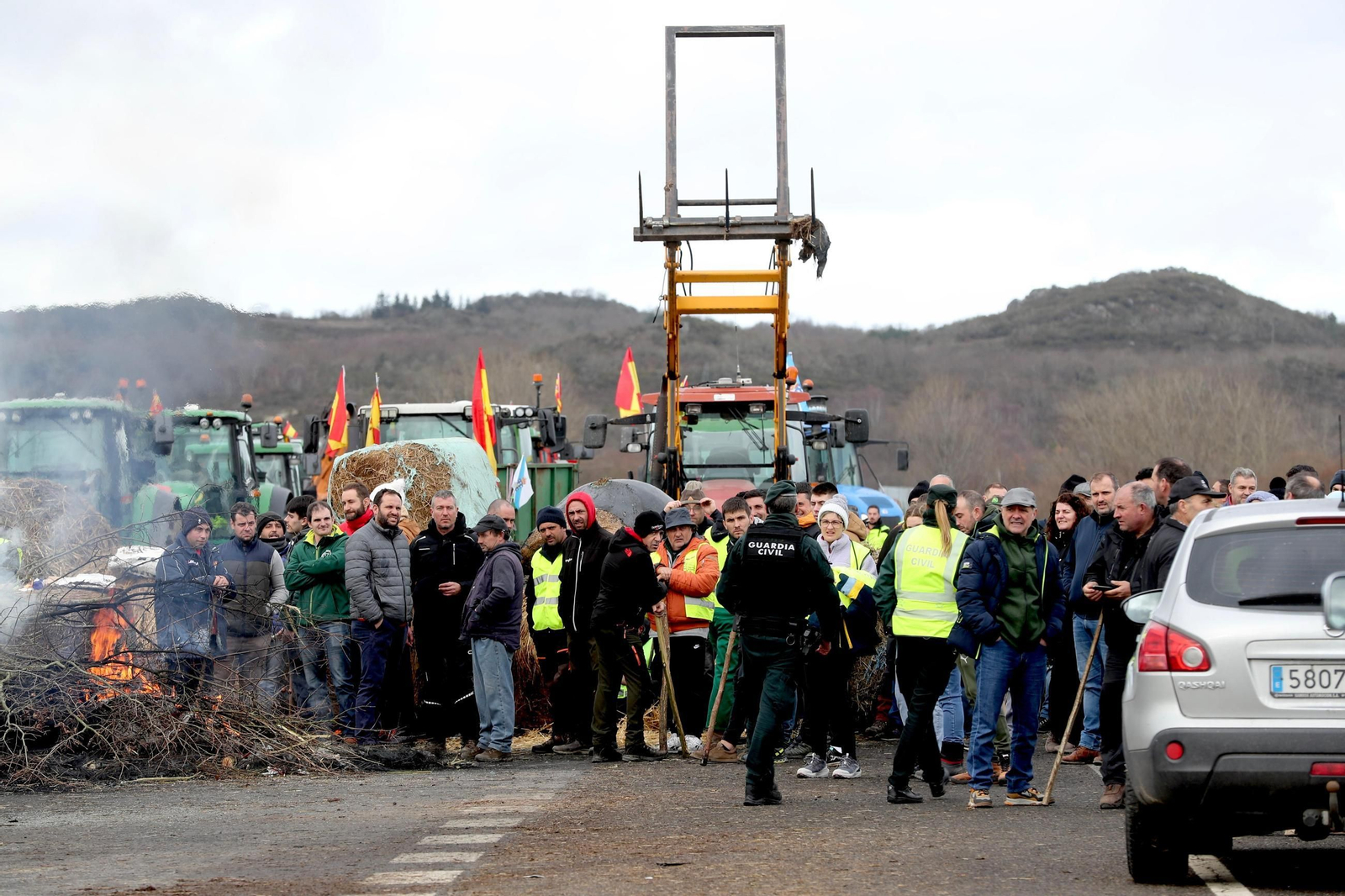 Galería | Las protestas de los tractoristas en la A-52 contra el acuerdo comercial con Mercosur, en imágenes