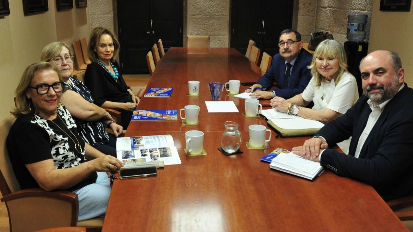 Reunión de la directiva de la CEO con la asociación Miranda Mulleres +60.