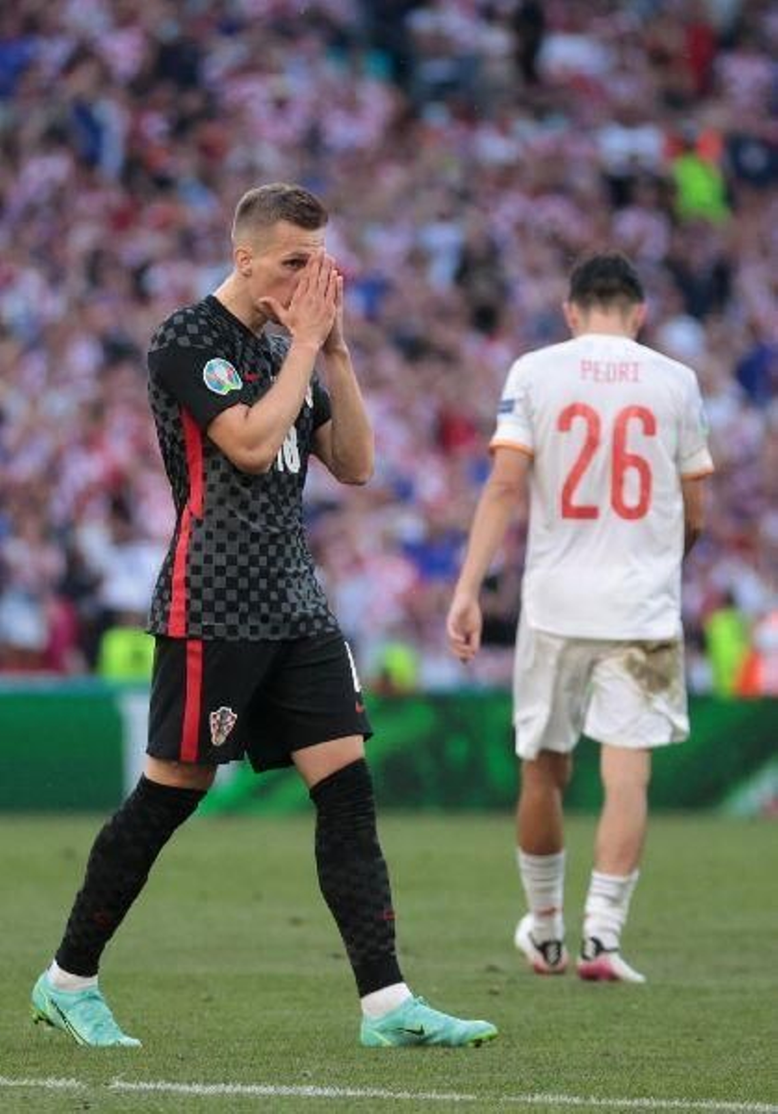 España sufre en su pase a cuartos 24