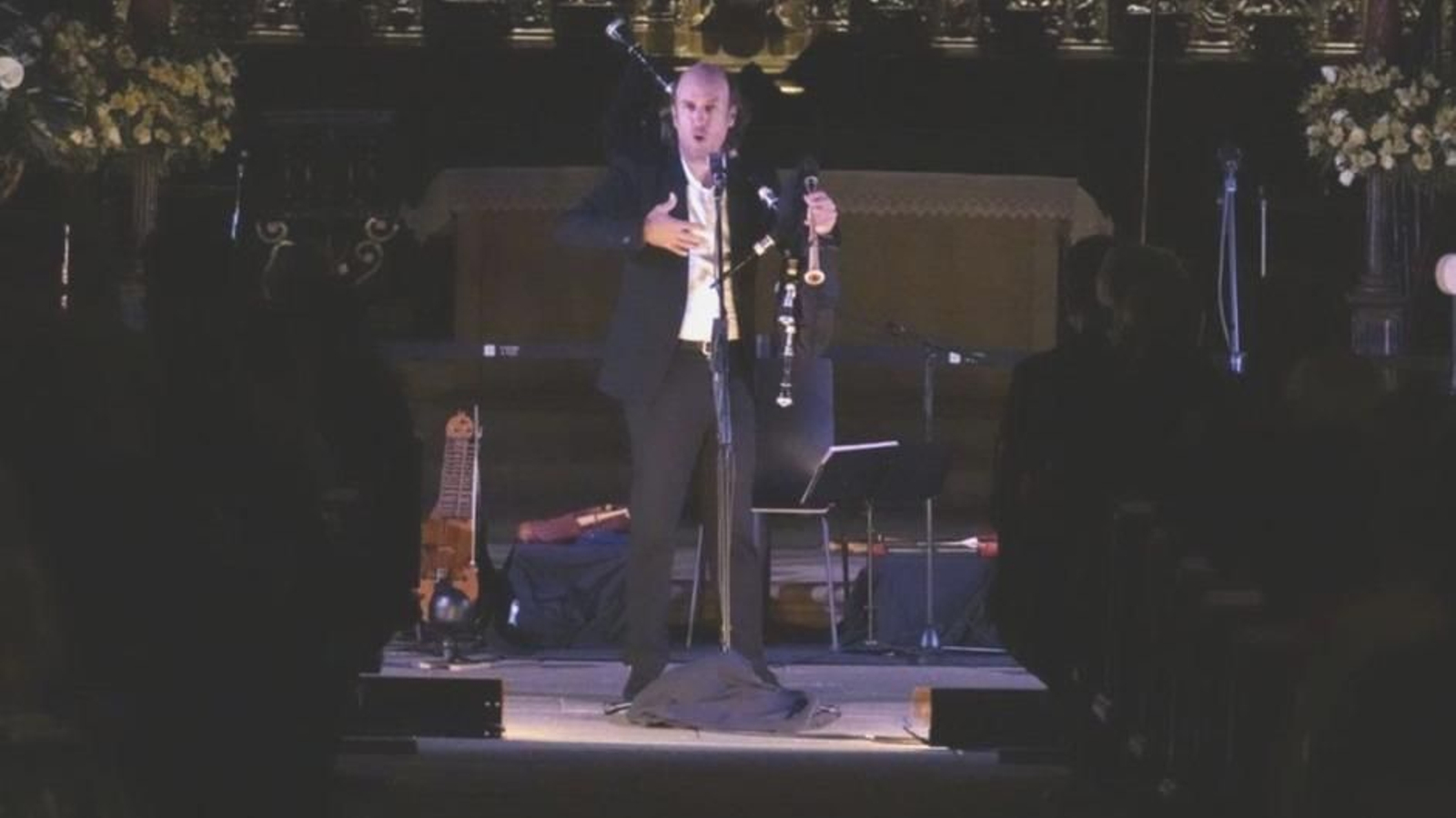 Carlos Núñez, ayer, en el concierto en el que ofreció una selección de cantigas gallego-portuguesas.