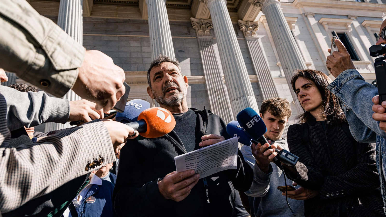 El fundador de Open Arms, Oscar Camps, ofrece declaraciones frente al Congreso de los Diputados.