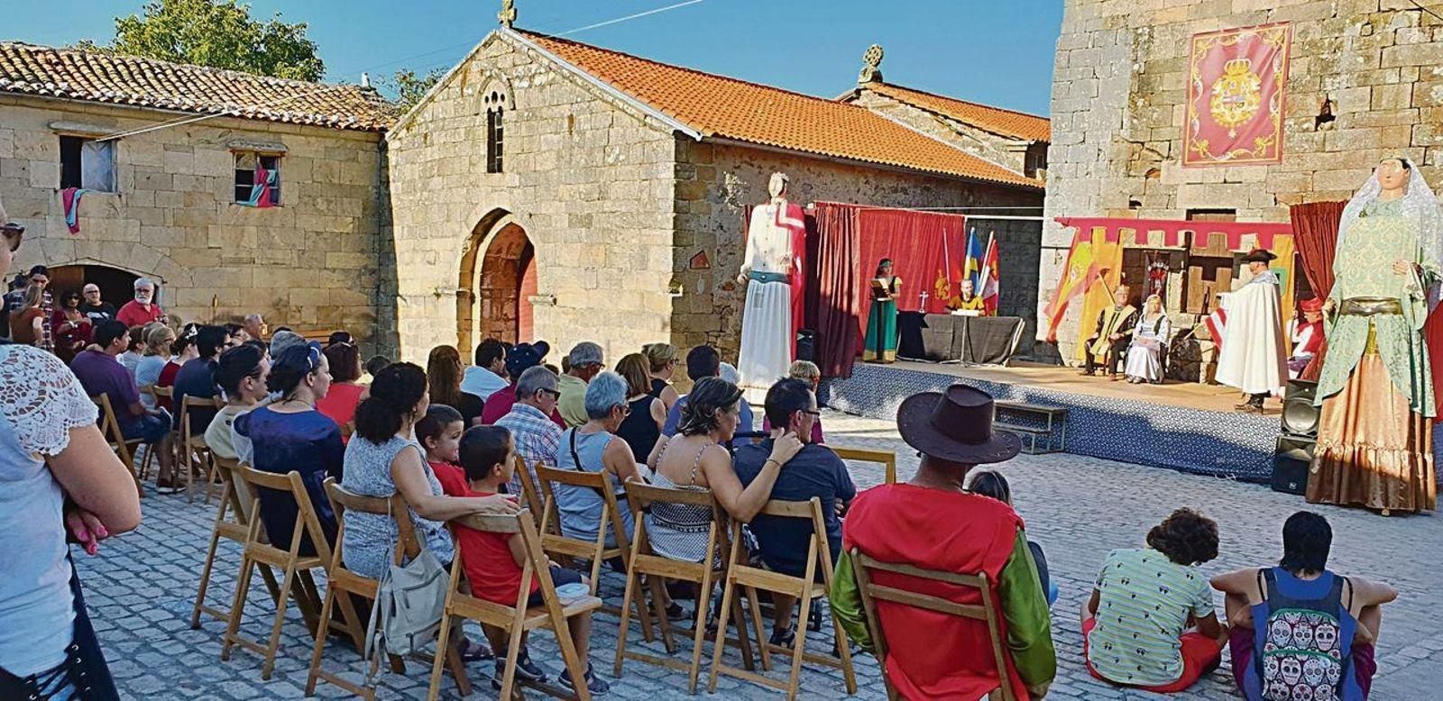 Acto de coronación en ediciones anteriores.