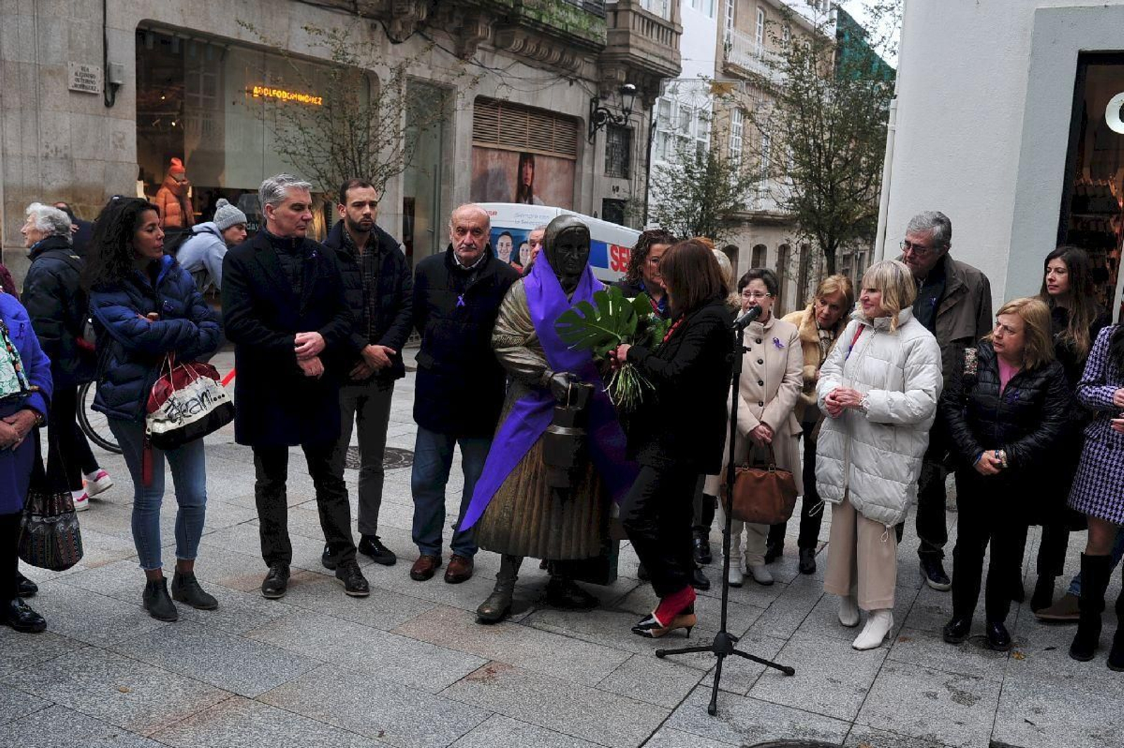 Concentración del PP Local en la Lechera por el 25-N. José Paz