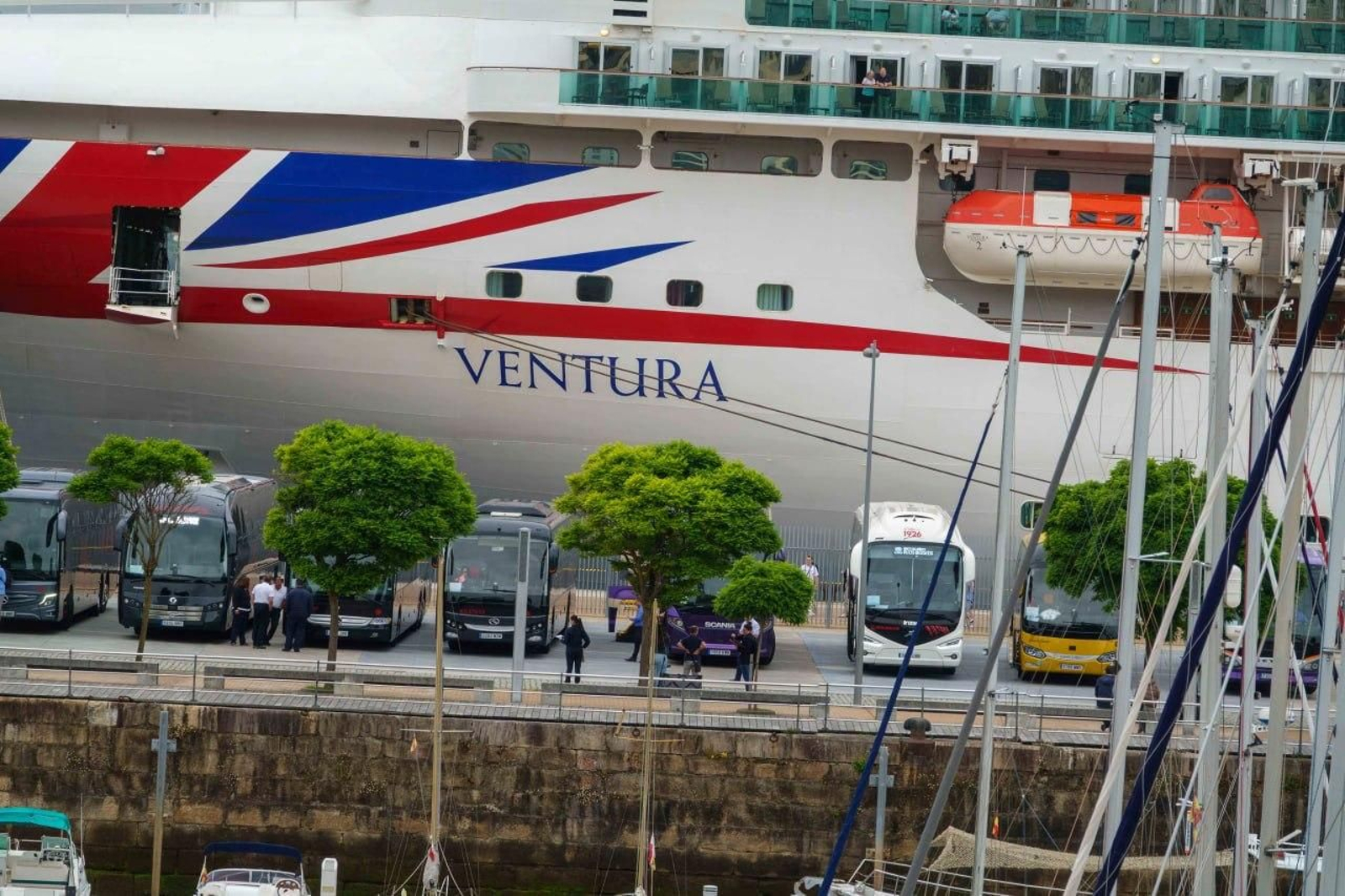 Galería | Vigo recibe una marea de cruceristas británicos