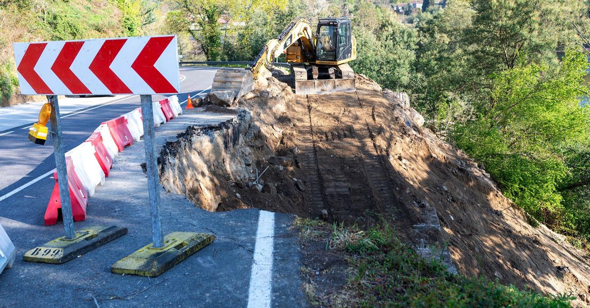 Inician la reparación de carreteras en Carballeda de Avia y Coles tras ...