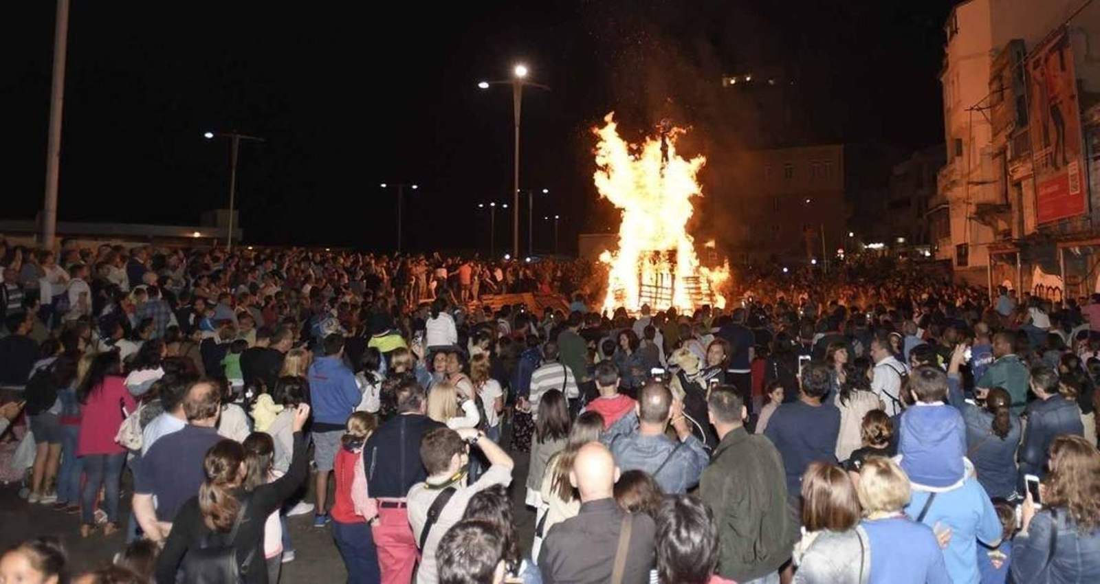 Las  hogueras iluminarán la noche más larga del verano