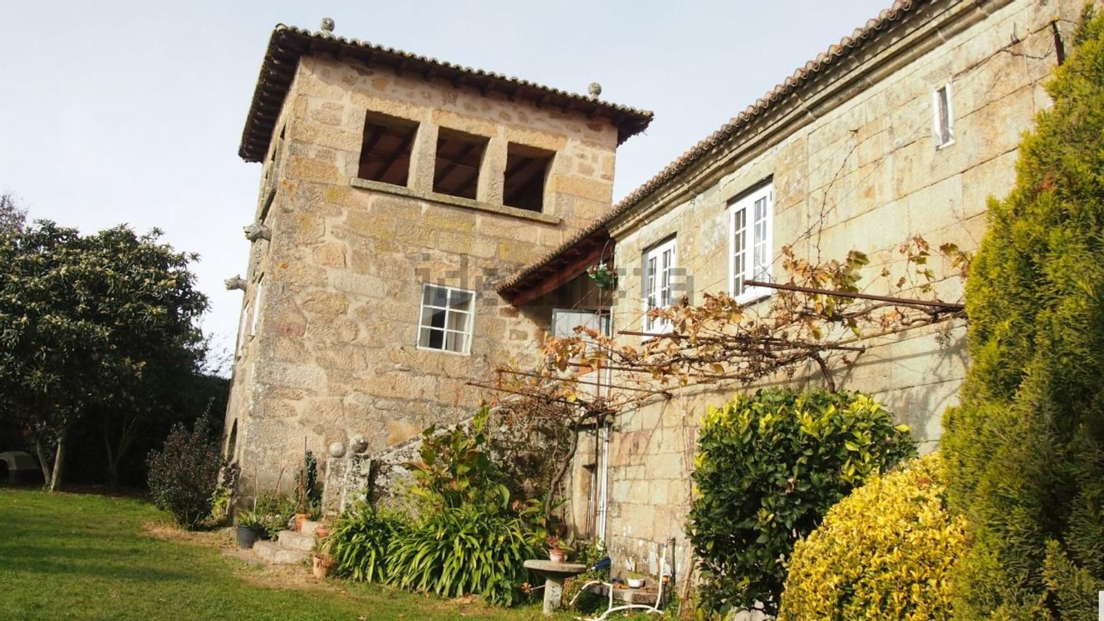 Uno de los pazos a la venta en la provincia de Ourense. (FOTO: idealista.com)
