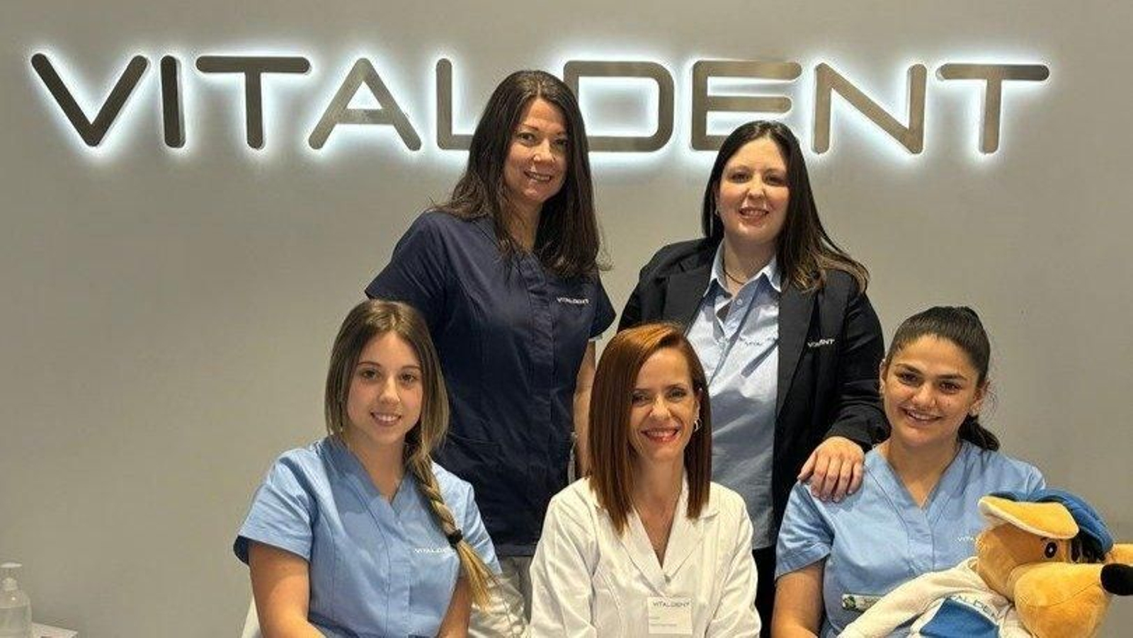 Parte del equipo de Vitaldent Ourense Vicente Risco.