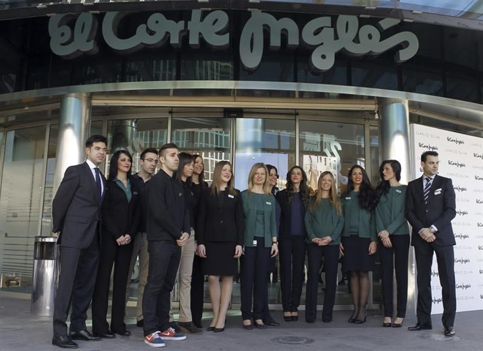 El diseñador Juanjo Oliva vestirá a los empleados del Corte Inglés.