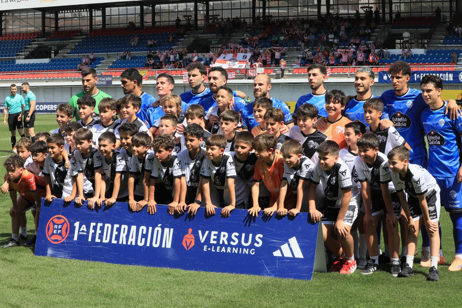 Galería | El Estadio de O Couto vive otra derrota, polémica, del Ourense CF