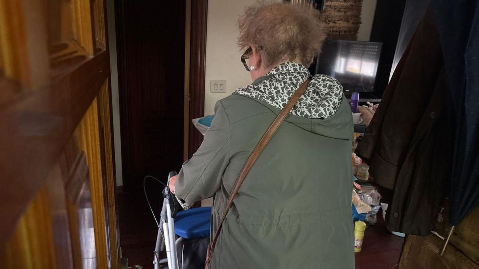 La “Maricarmen” canguesa vive en un entresuelo en unas condiciones muy modestas.