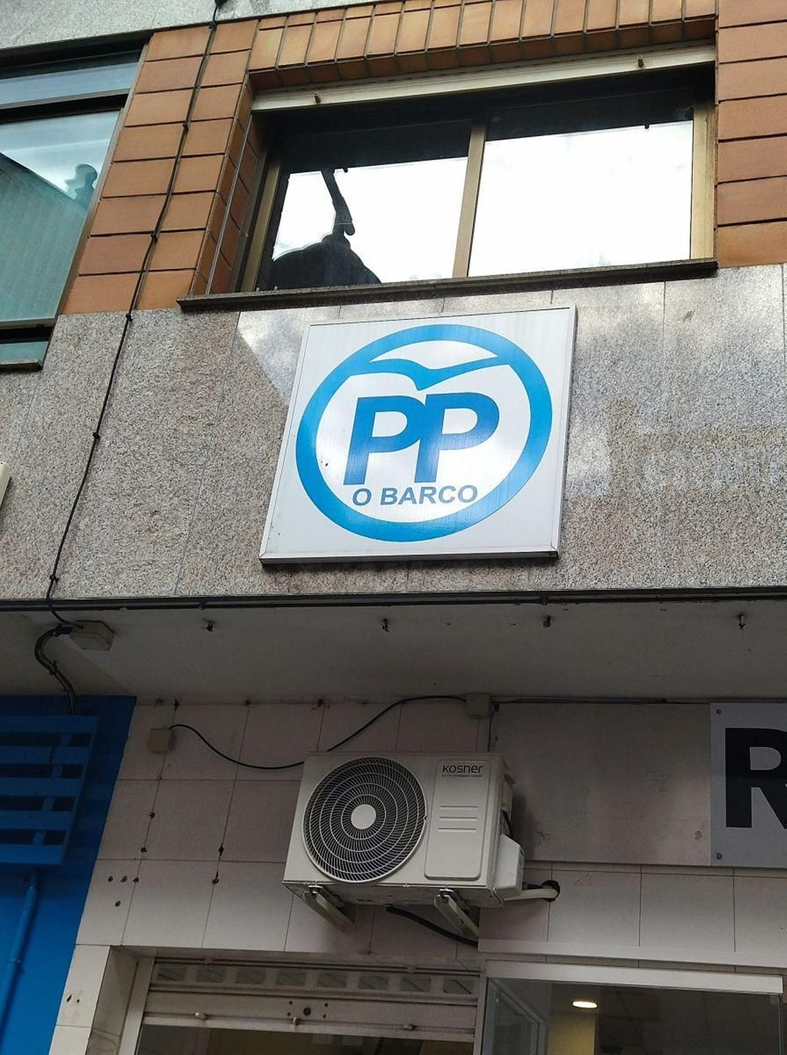 Sede del PP, en O Barco.