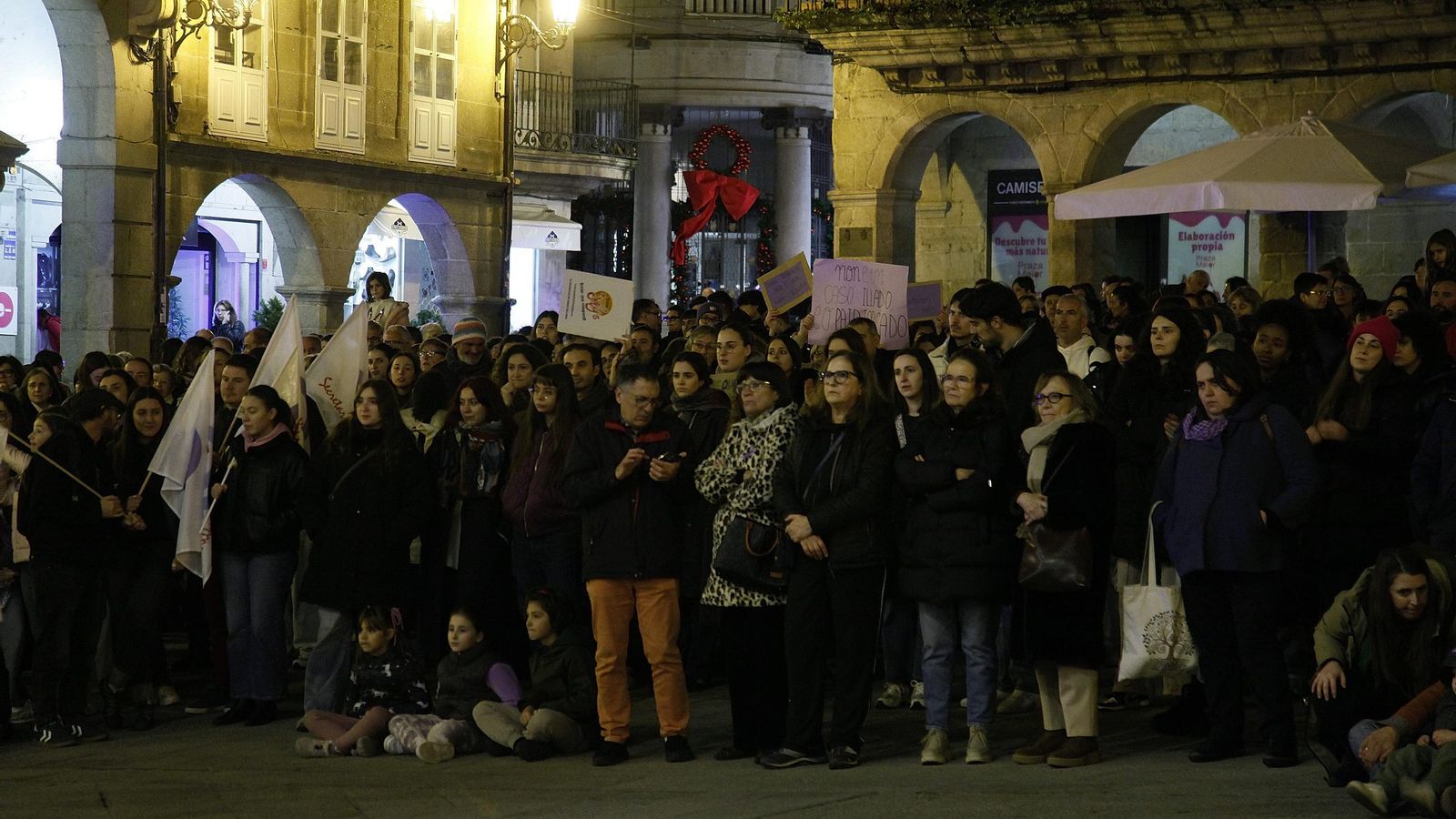 Galería | Ourense clama contra la violencia machista por el 25N