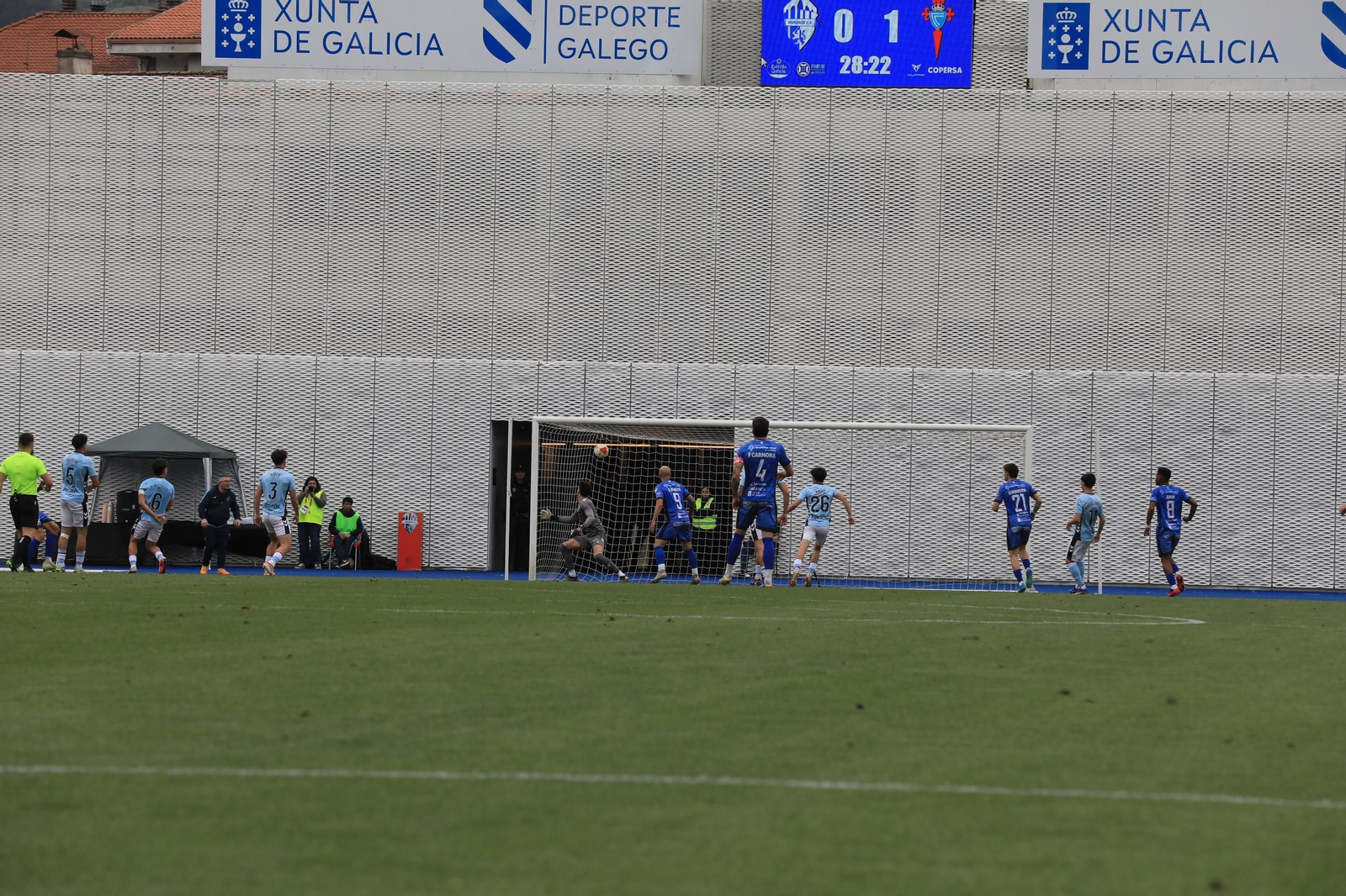 Galería |  Tarde triste en O Couto con el Ourense CF en descenso tras la derrota