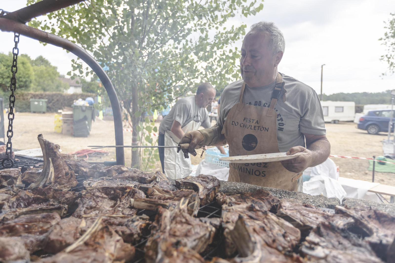 Galería |  Casi mil chuletones servidos este año en la fiesta de Garabás