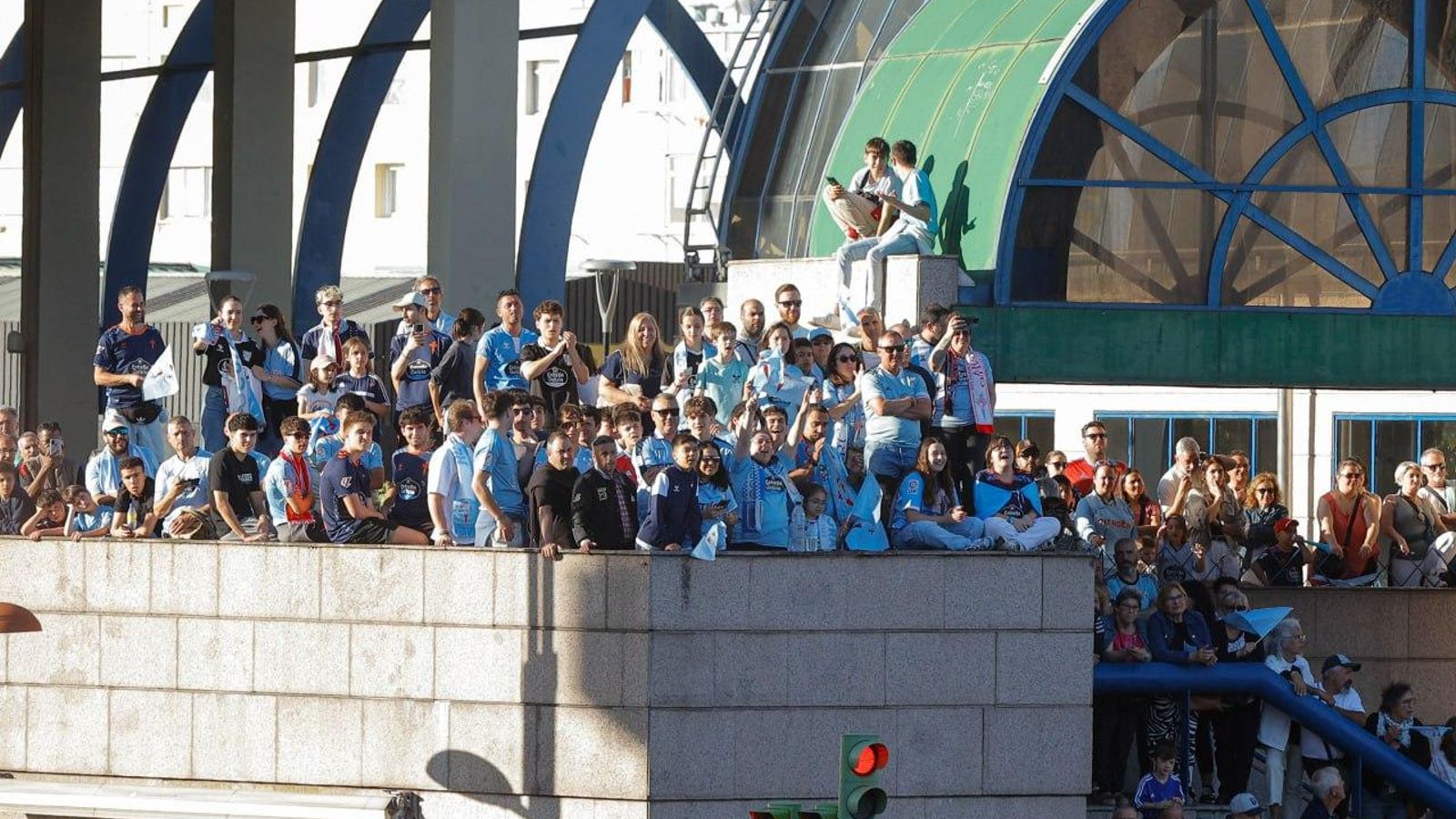Galería | Fiesta celeste en Vigo por la vuelta del Celta a Europa