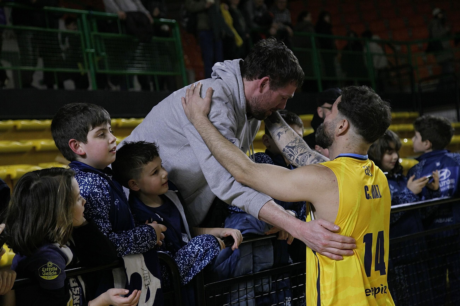 Más de 4.500 aficionados empujaron al COB contra el Estudiantes