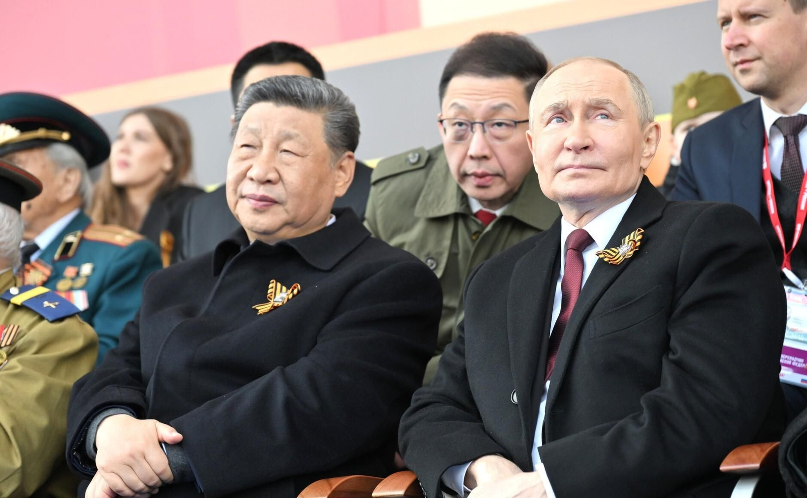 El presidente de China, Xi Jinping, y el líder de Rusia, Vladimir Putin, en el desfile por el Día de la Victoria.
