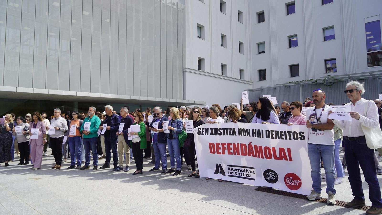 Protesta de trabajadores de la justicia contra la aplicación de la ley de eficiencia.