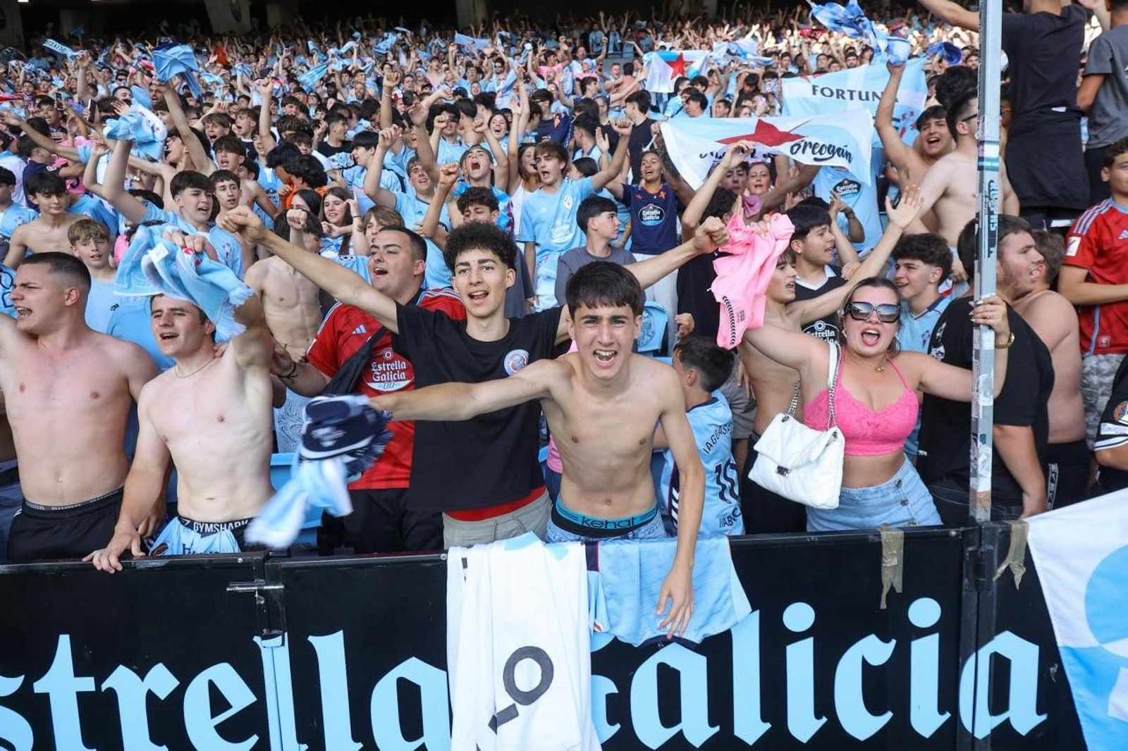 Galería | El Celta Fortuna golea a la Ponferradina y sube a Segunda División