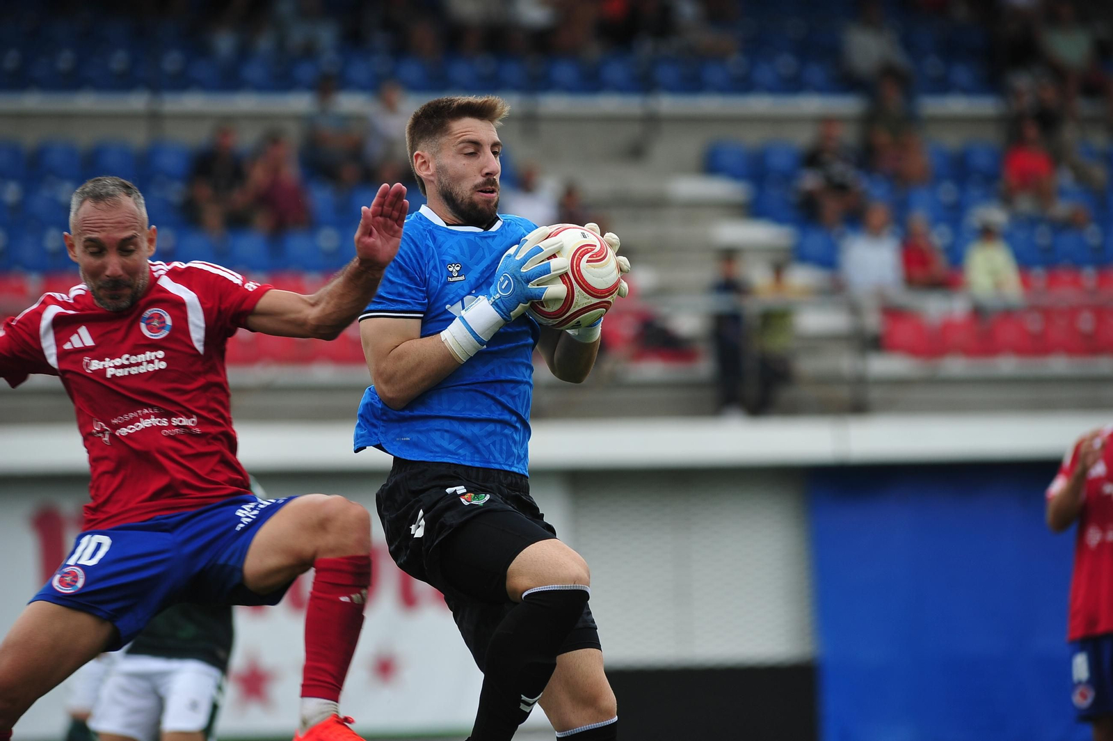 Galería | O Couto disfruta del buen tiempo y el empate de la UD Ourense ante el Cacereño