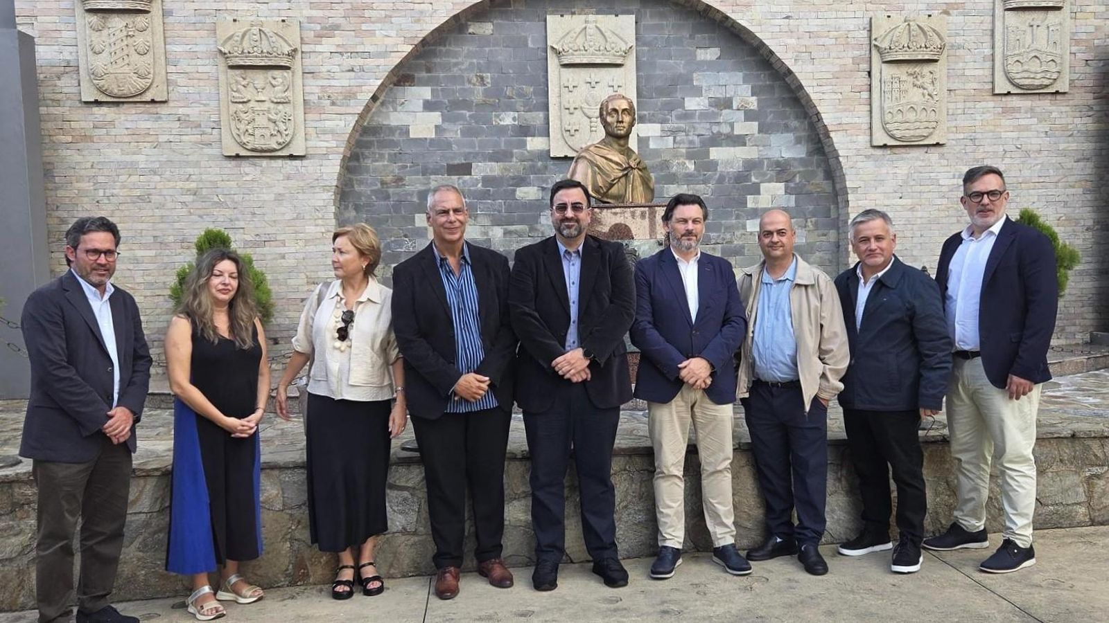 El secretario xeral da Emigración con la directiva de la Hermandad Gallega de Venezuela