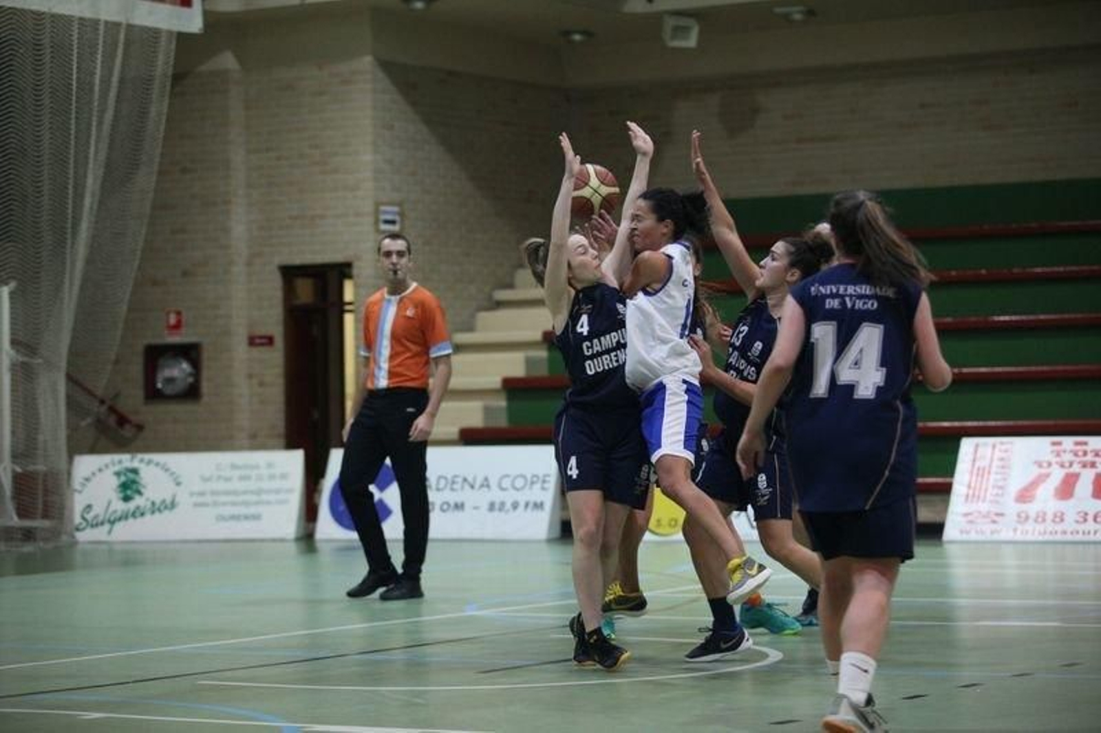 Ourense. 26-11-2016. Partido Carmelitas-Universiade. paz