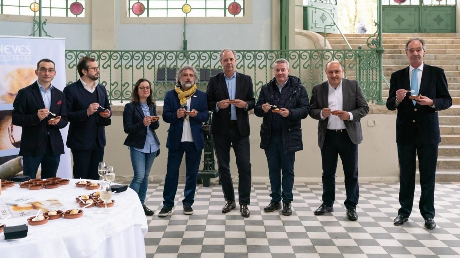 Alcaldes, anfitriones e invitados, en las Termas de Melgaço,  presentando la Feira do Requeixo e do Mel das Neves.