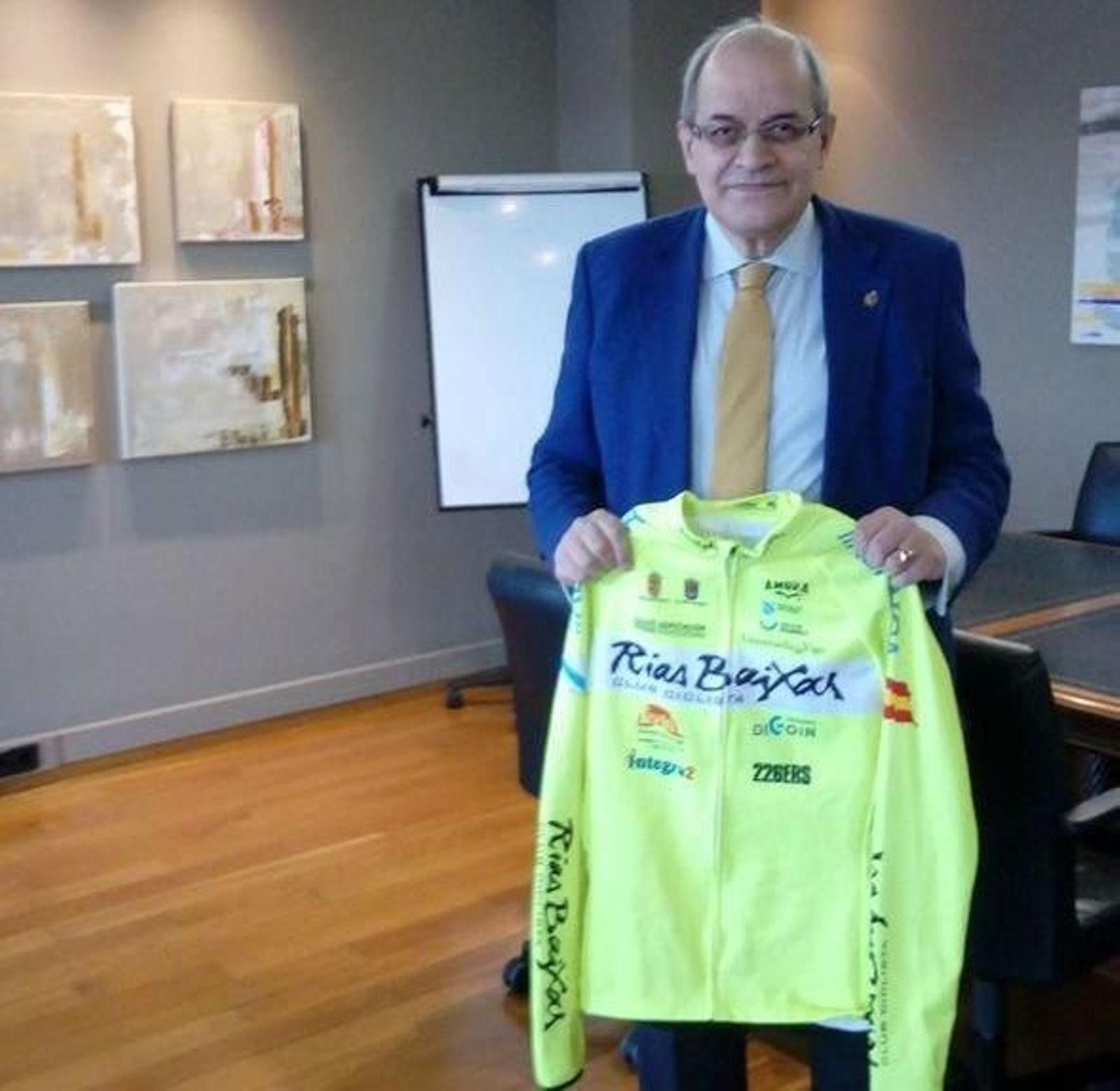 Agustín Gándara, con el maillot del Club Ciclista Rías Baixas.