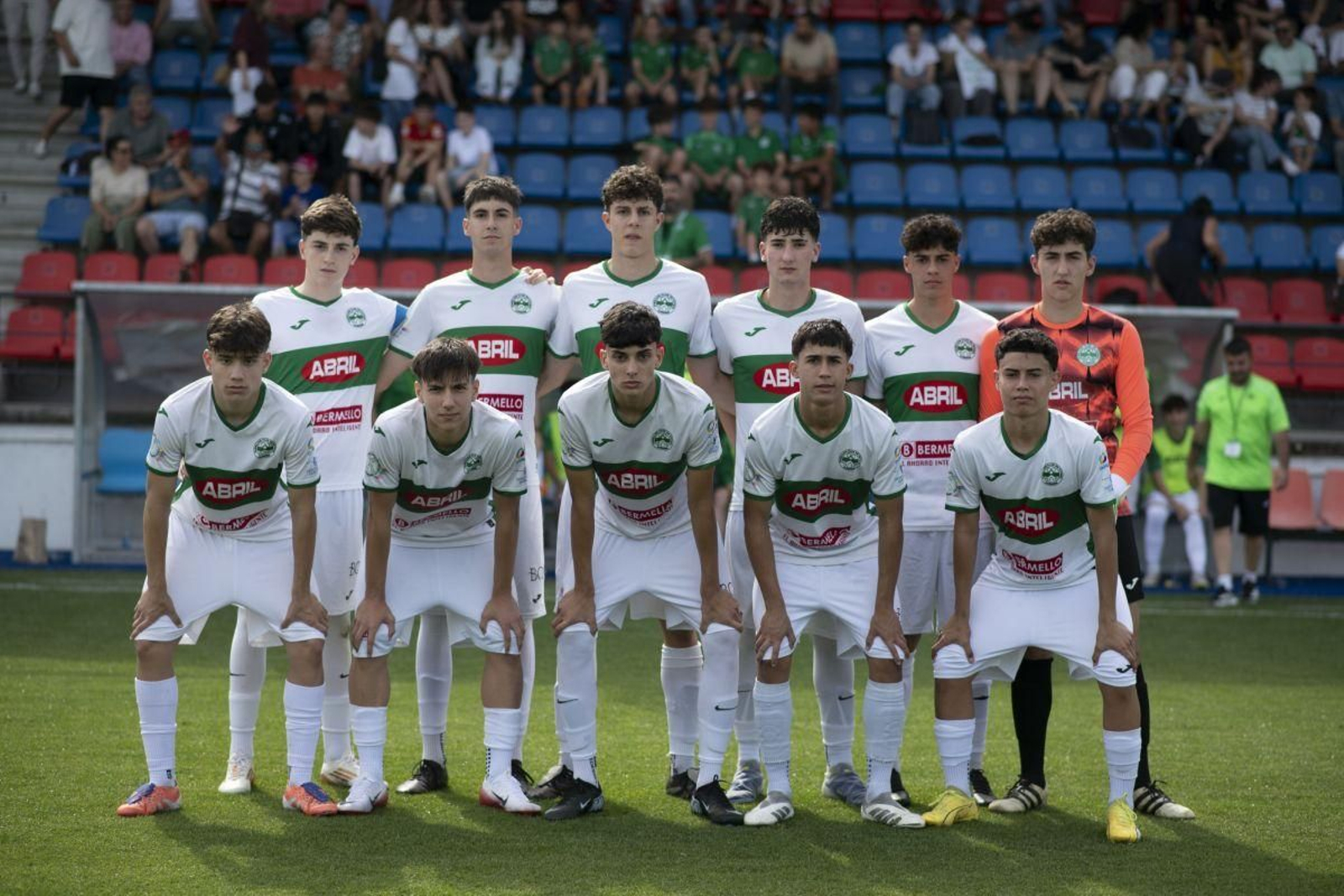 El once inicial del Cadete A del Pabellón que se enfrentó al Atlético de Madrid en el estadio de O Couto.
