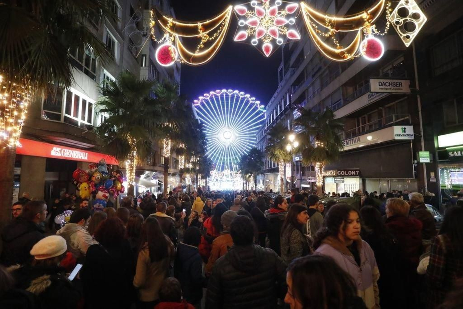 Los turistas invaden Vigo en el Puente148