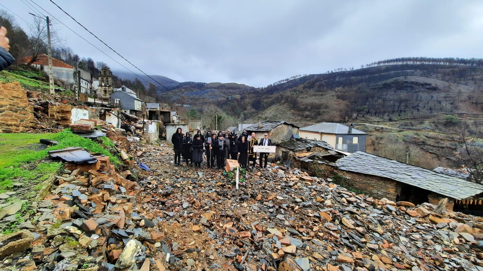 Galería | Los vecinos de San Vicente celebran el Entroido y homenajean a su localidad
