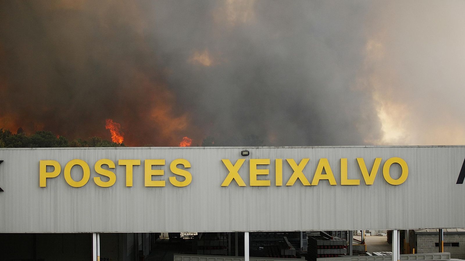 Galería | El fuego rodea Ourense