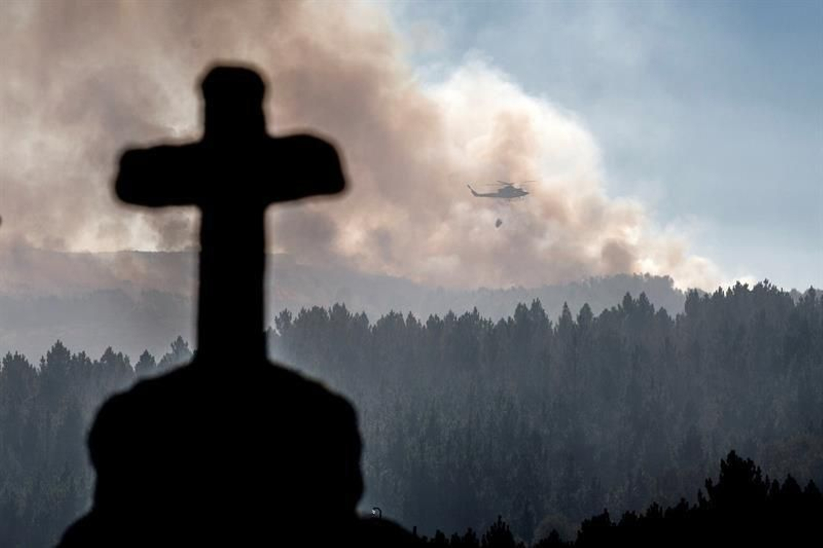 Uno de los helicópteros de los servicios de extinción de incendios.