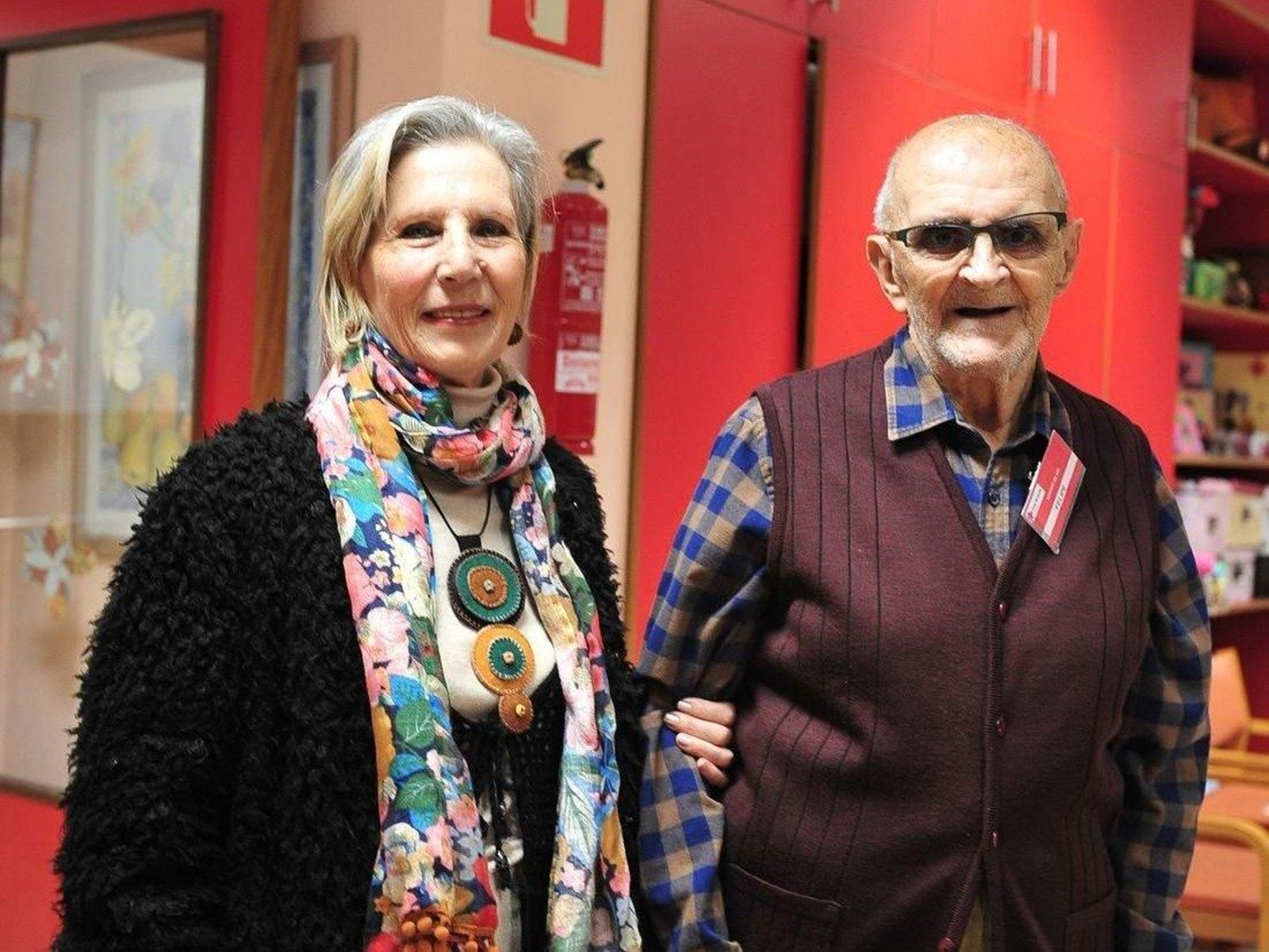 Susana Varela y Felipe Fraile posan el jueves en el centro de día de Cruz Roja en la ciudad. (Foto: José Paz)