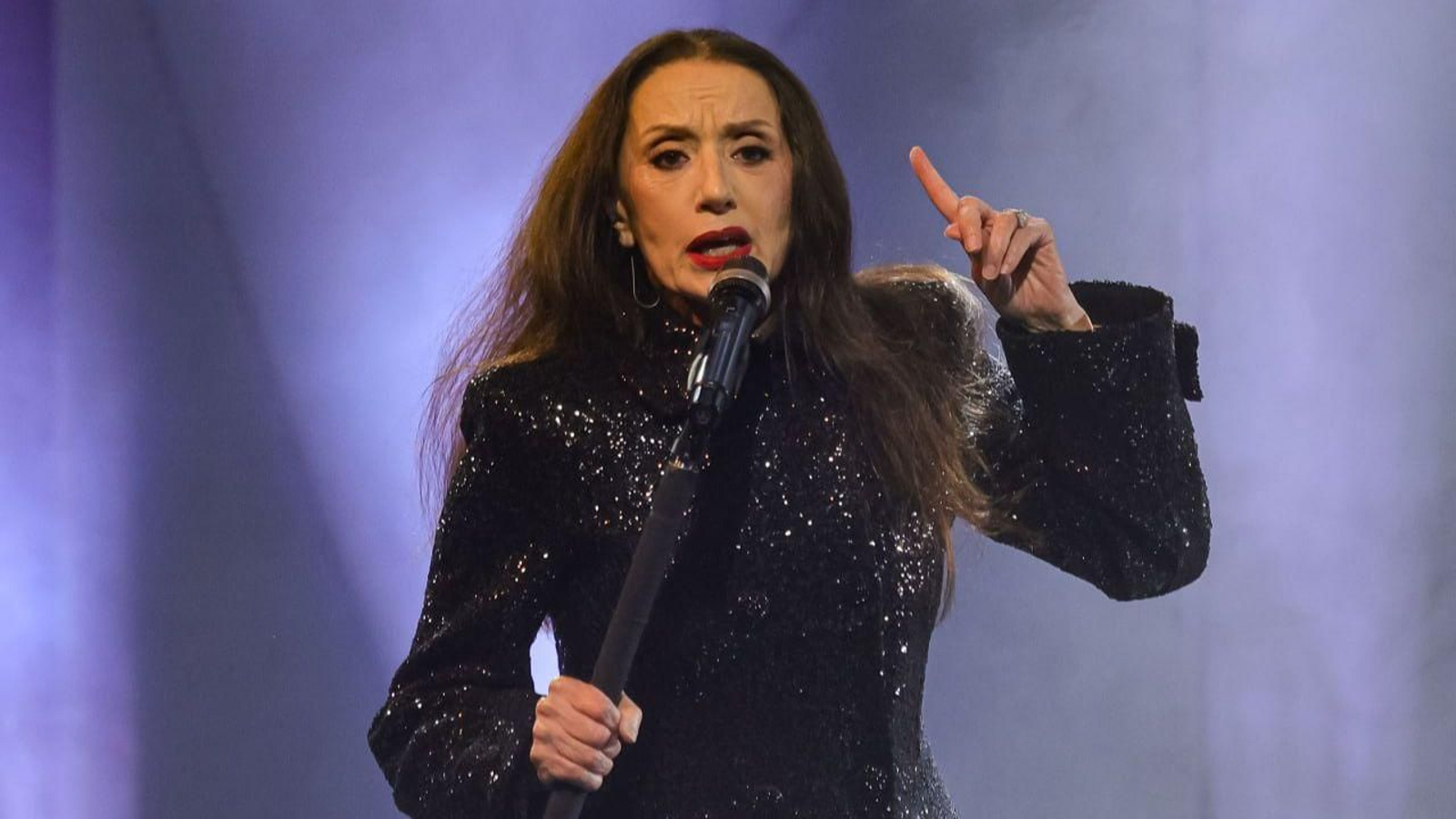 La cantante Luz Casal, en el Teatro García Barbón.
