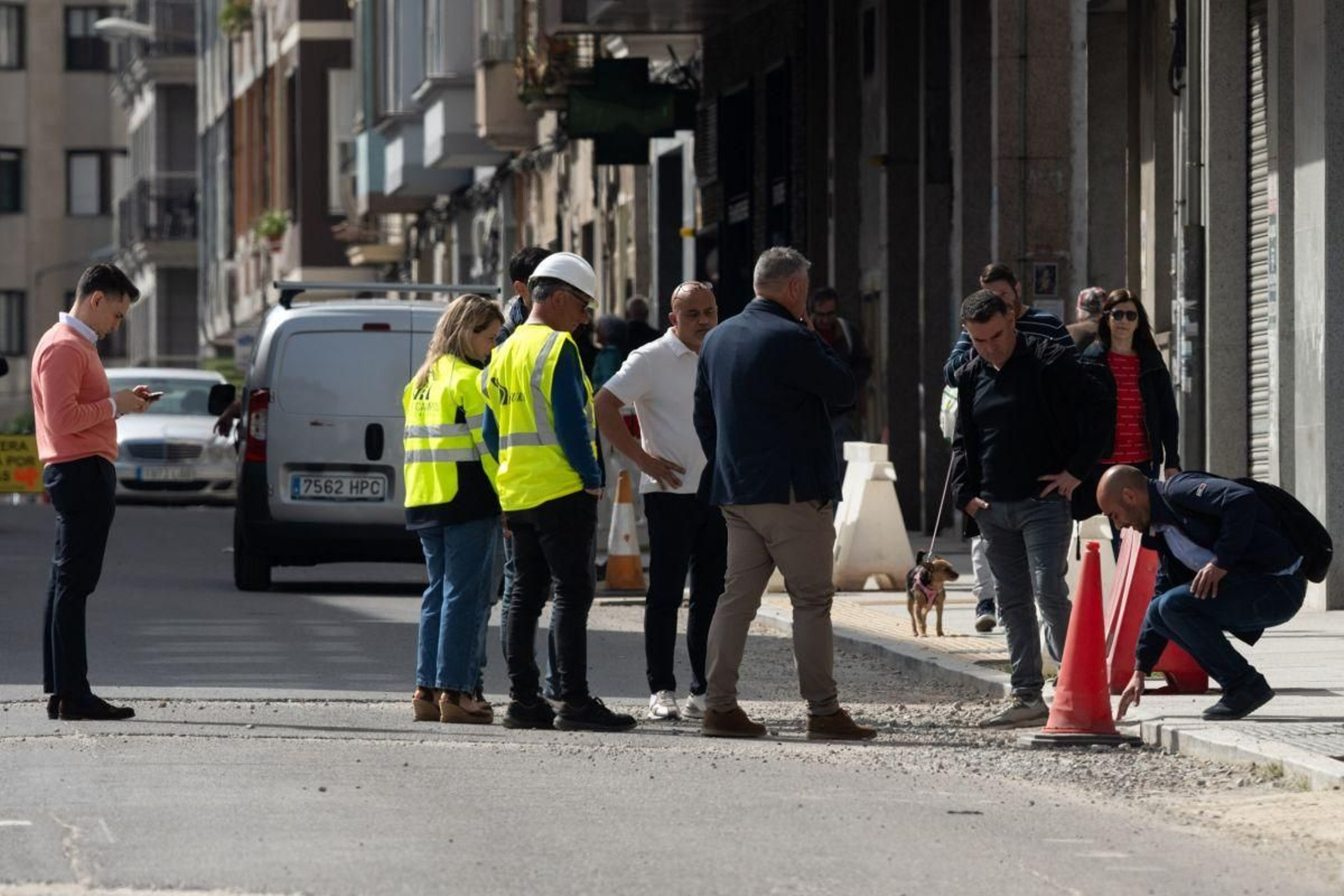 Técnicos de Misturas y responsables del concello revisan la zona de las obras