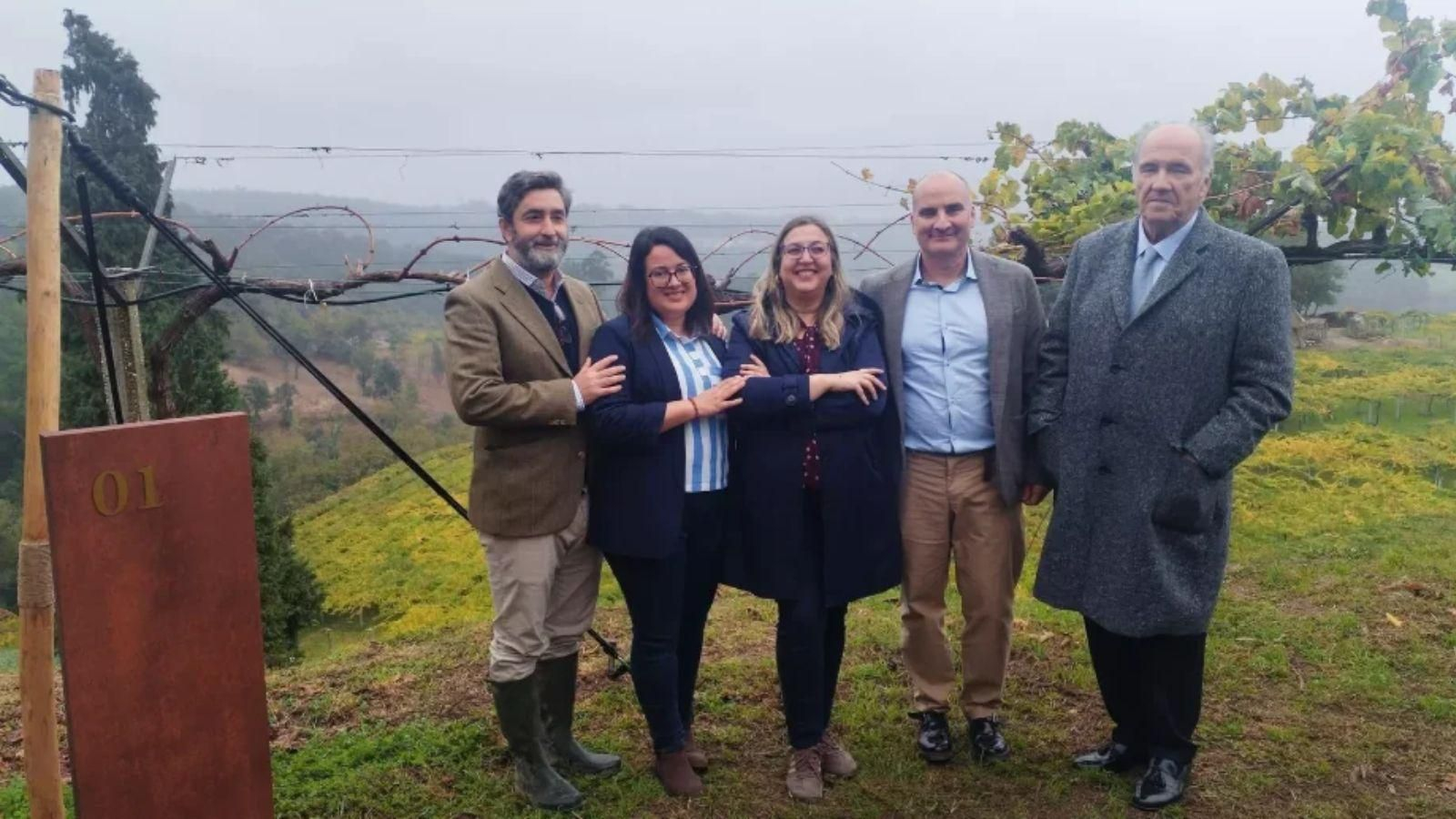 El equipo de Tempos Vega Sicilia y de Deiva, encabezado por el CEO, Pablo Álvarez, en la finca Palancas que adquirió el grupo.