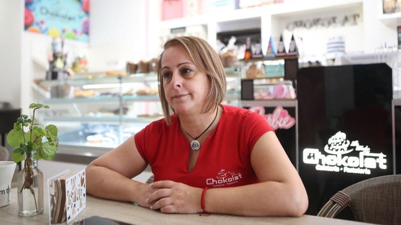 Emily, la mujer afectada por la suplantación de su identidad.