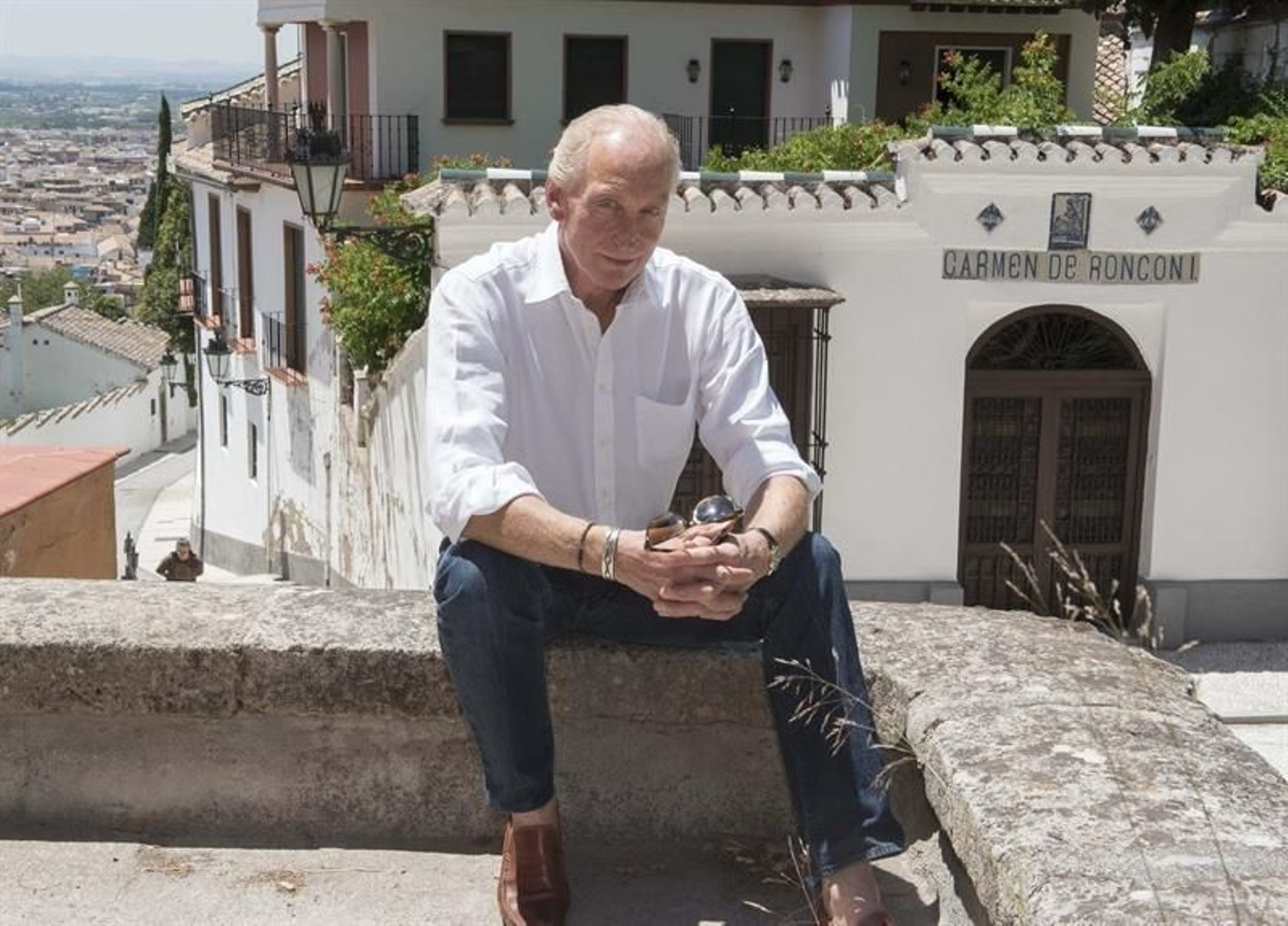 Charles Dance.