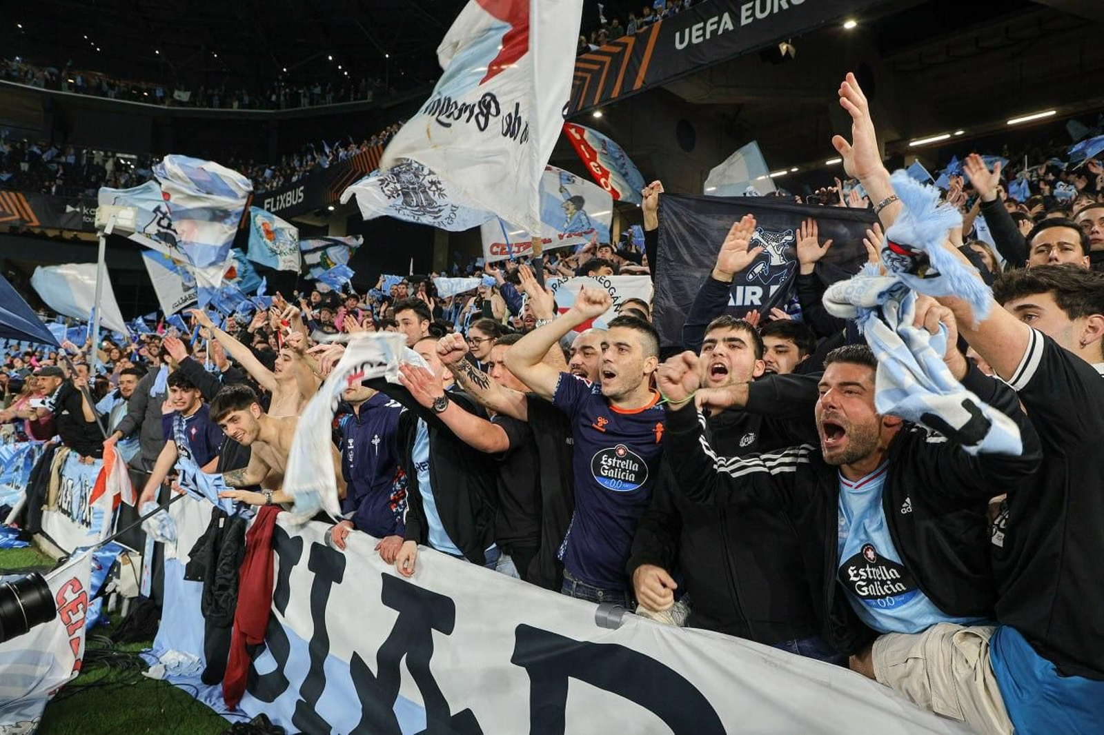 Galería | El Celta y el PAOK hacen vibrar Balaídos