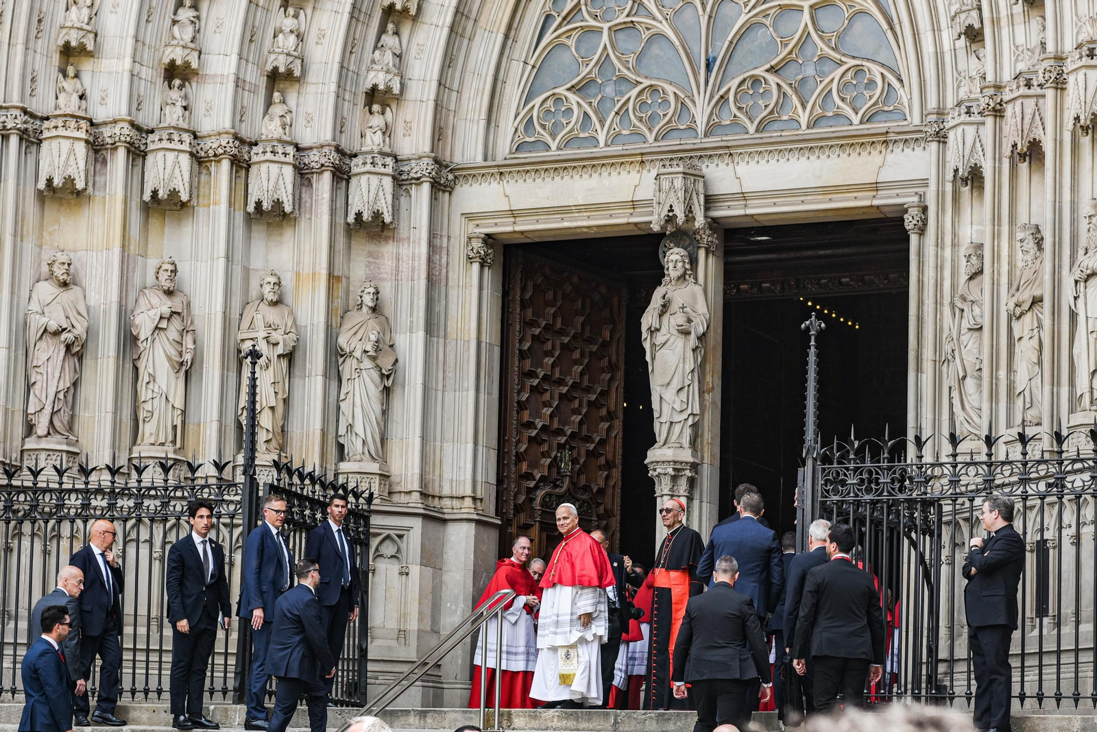 Galería | Cuarta jornada del papa León XIV en Barcelona, así lo acogieron en la catedral