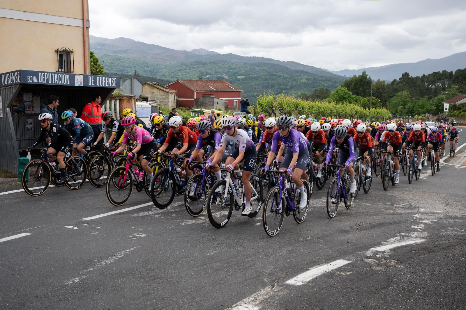Galería | La Vuelta Femenina conquista Ourense con su gran final de etapa