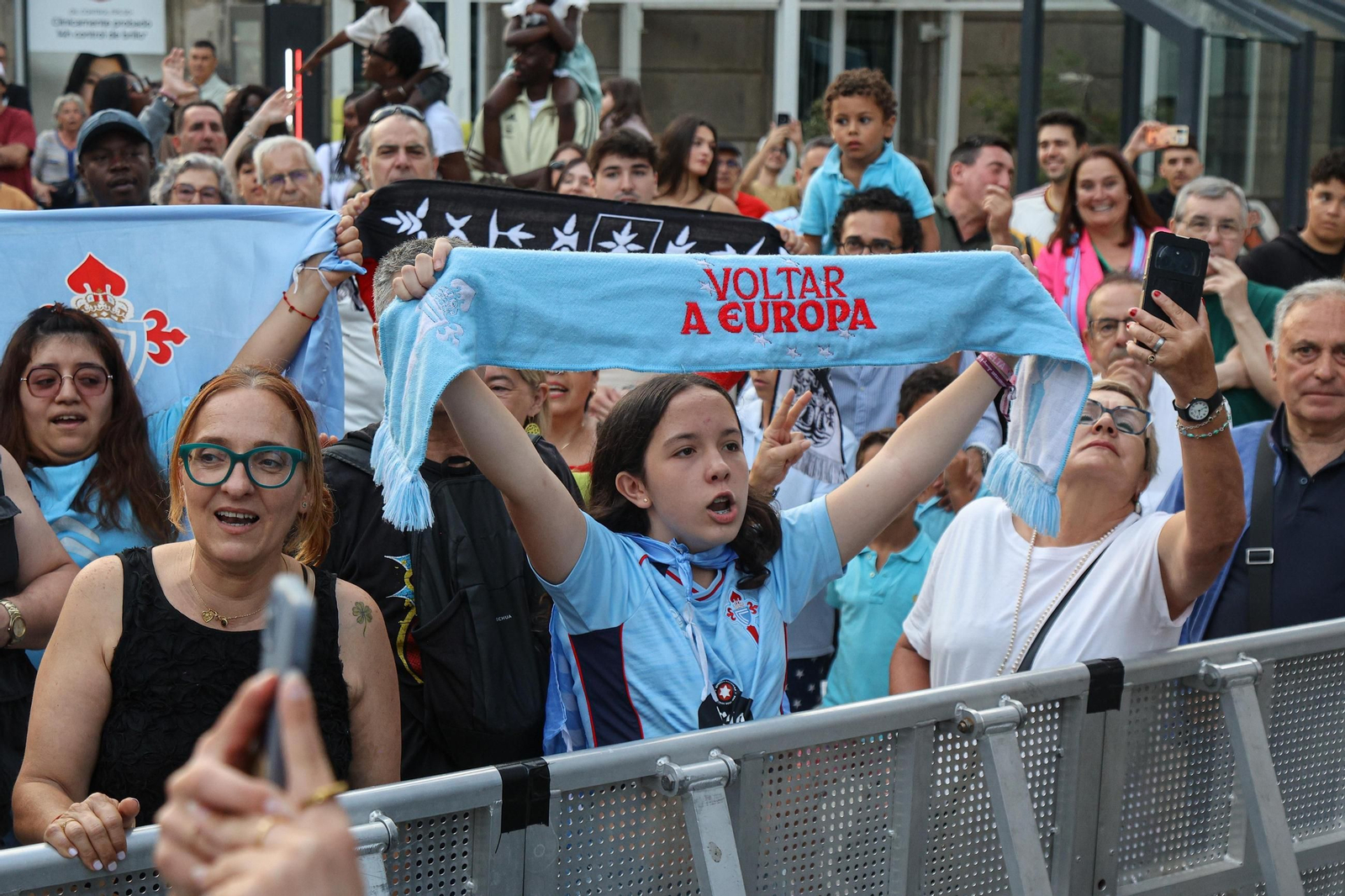 Galería | El Celta Fortuna celebra en Porta do Sol el ascenso a Segunda