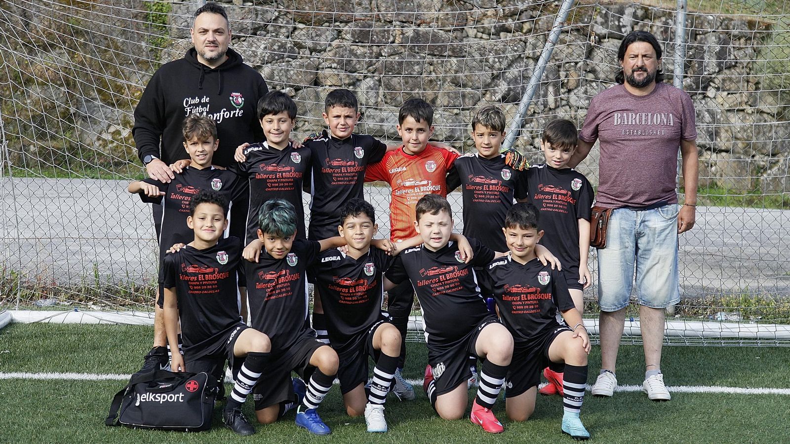Galería | El fútbol benjamín se concentra en Barbadás