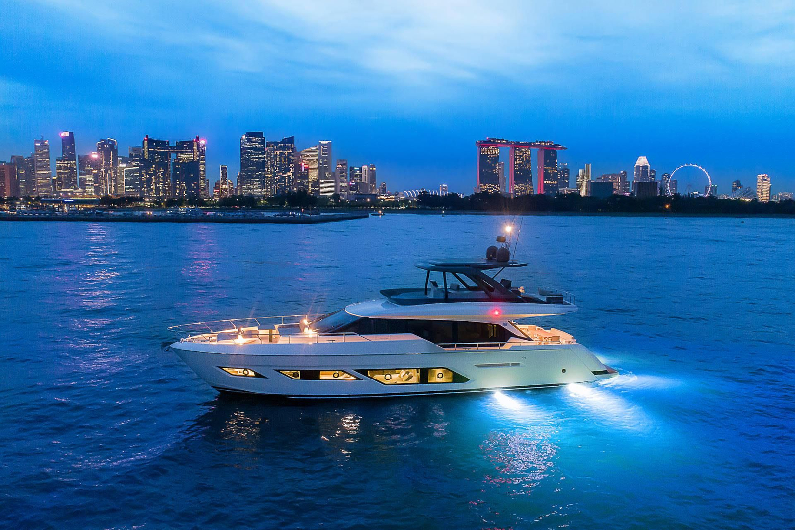 Un yate frente a las costas de Singapur